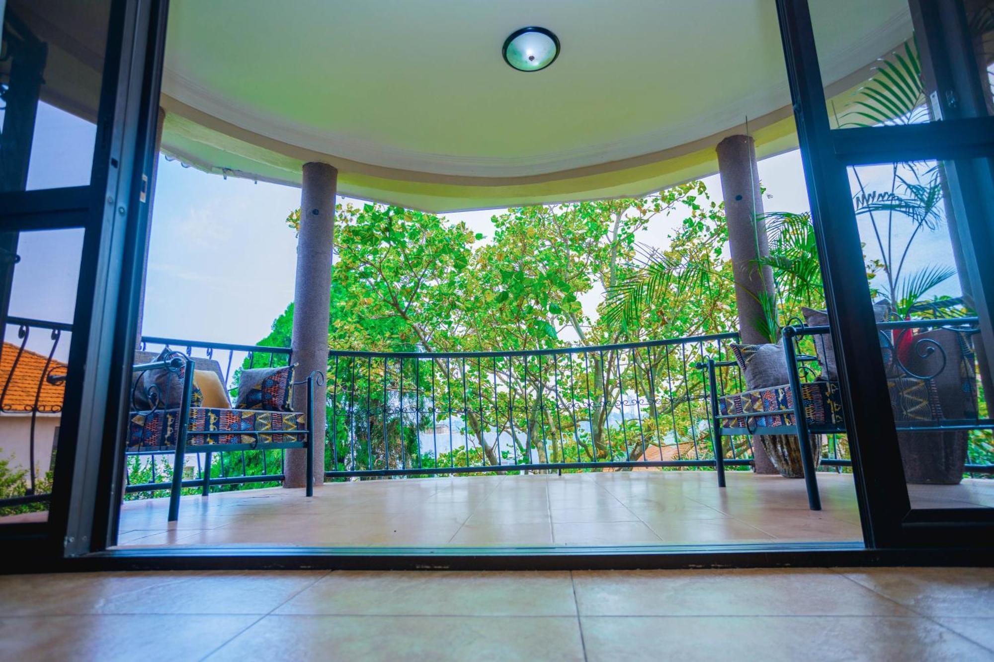 Gazelle Guest House Kampala Exterior photo
