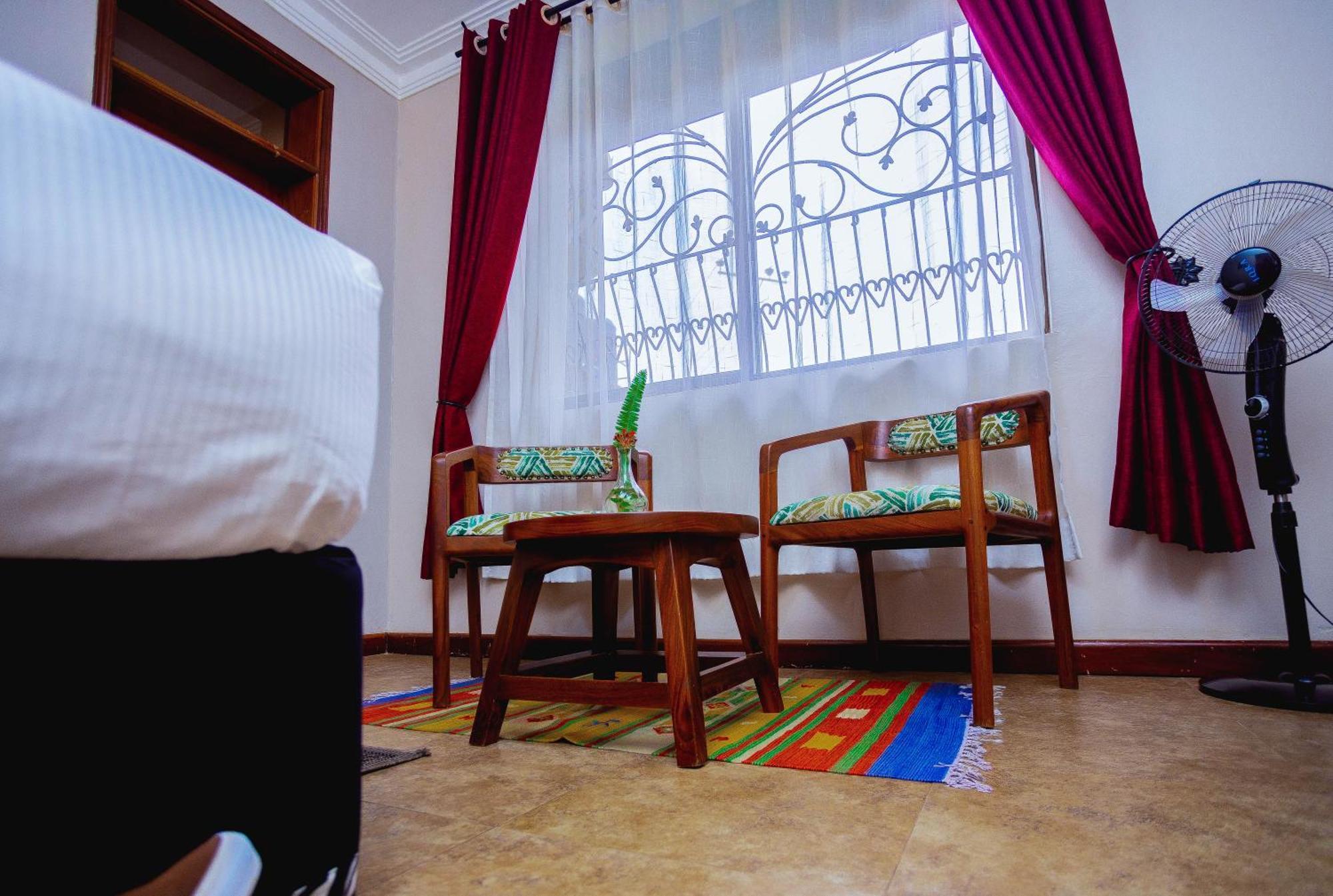Gazelle Guest House Kampala Exterior photo